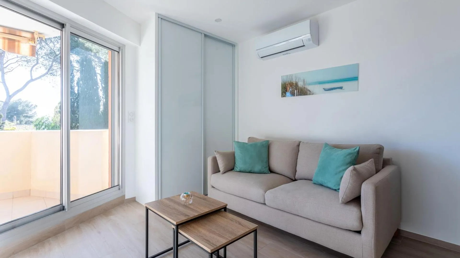 Апартаменты Appartement Saint-Raphael Франция